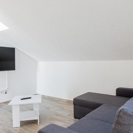 Apartments Zilic Kaštel Stari Екстериор снимка
