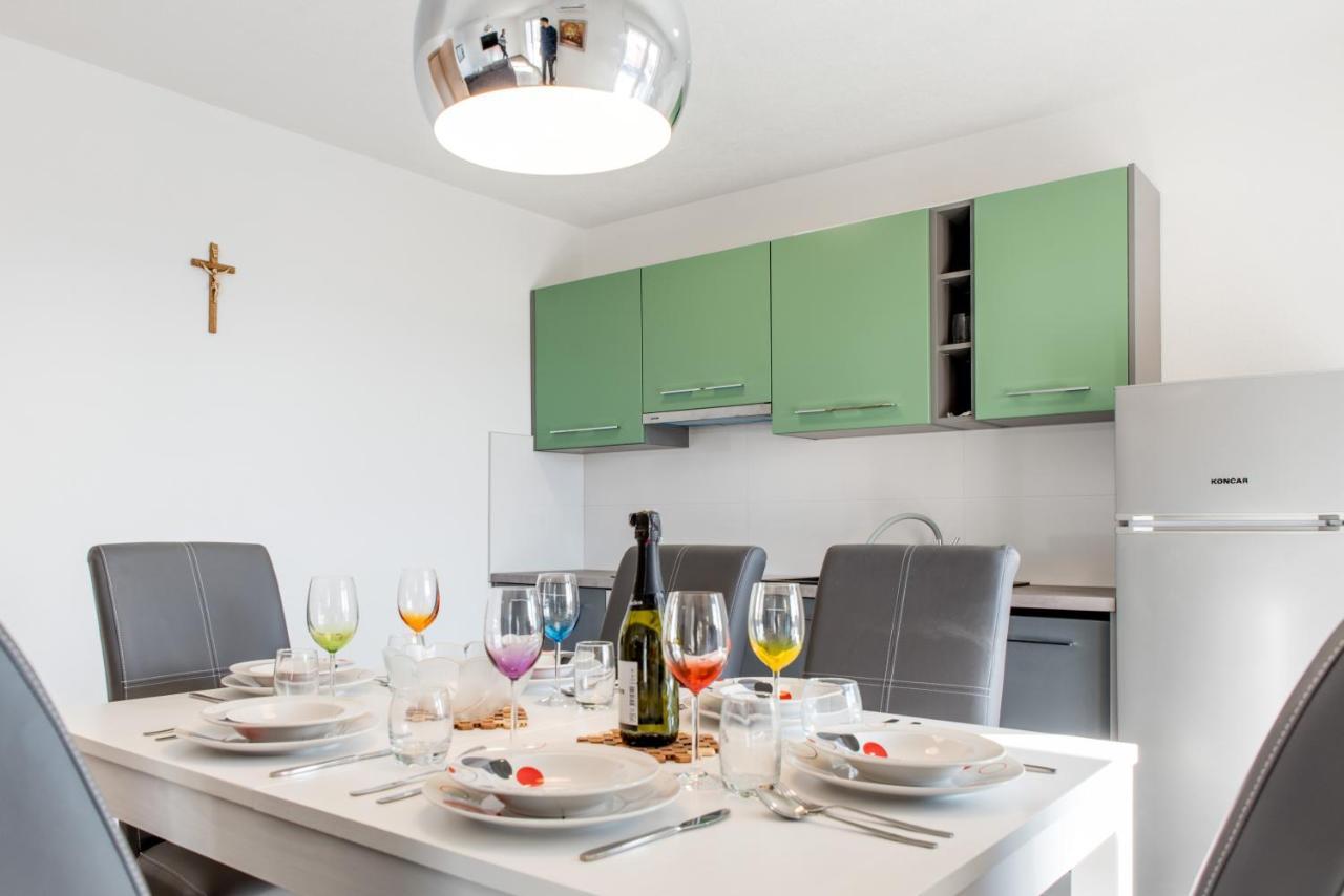 Apartments Zilic Kaštel Stari Екстериор снимка