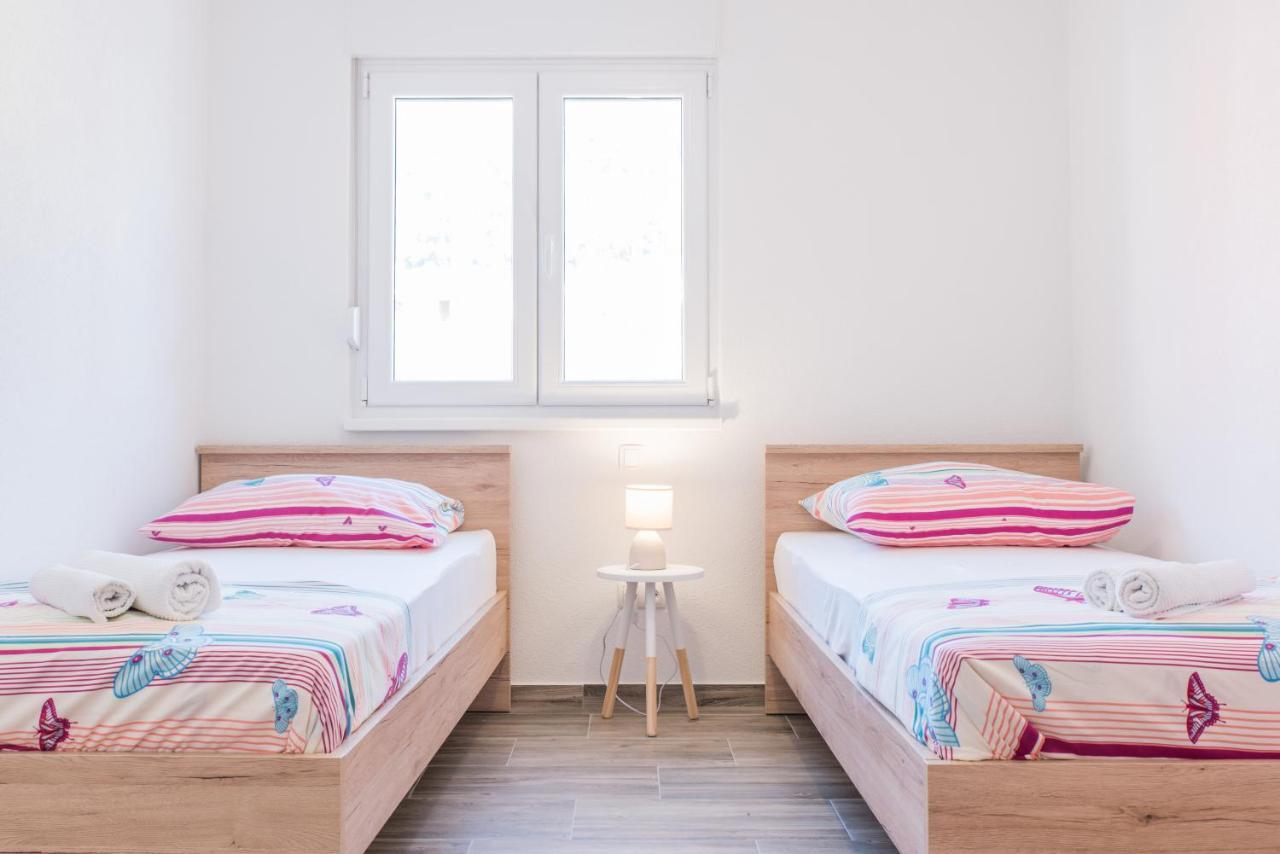 Apartments Zilic Kaštel Stari Екстериор снимка