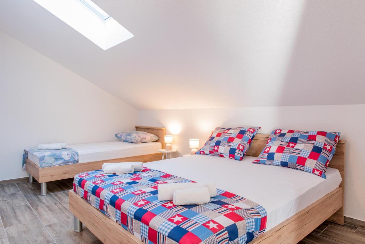 Apartments Zilic Kaštel Stari Екстериор снимка