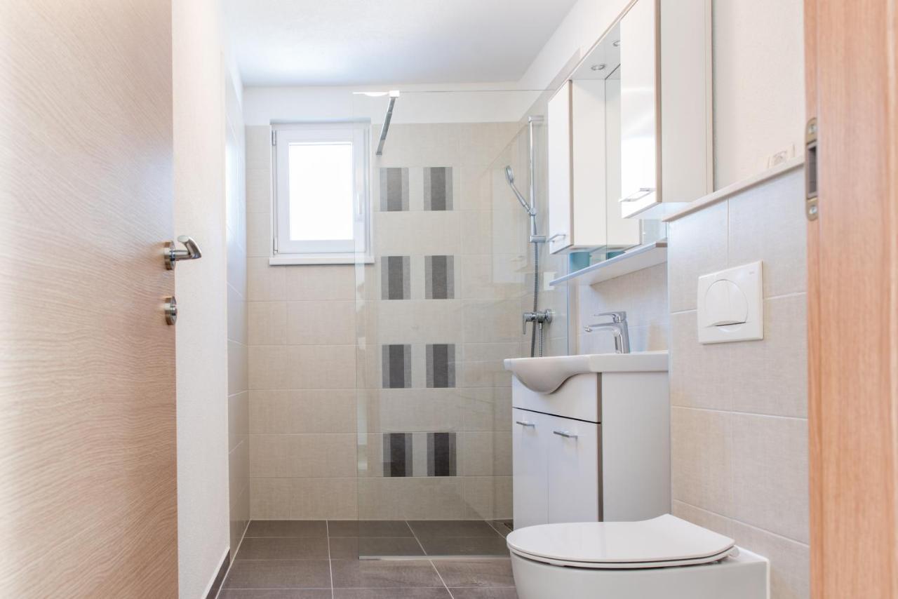 Apartments Zilic Kaštel Stari Екстериор снимка