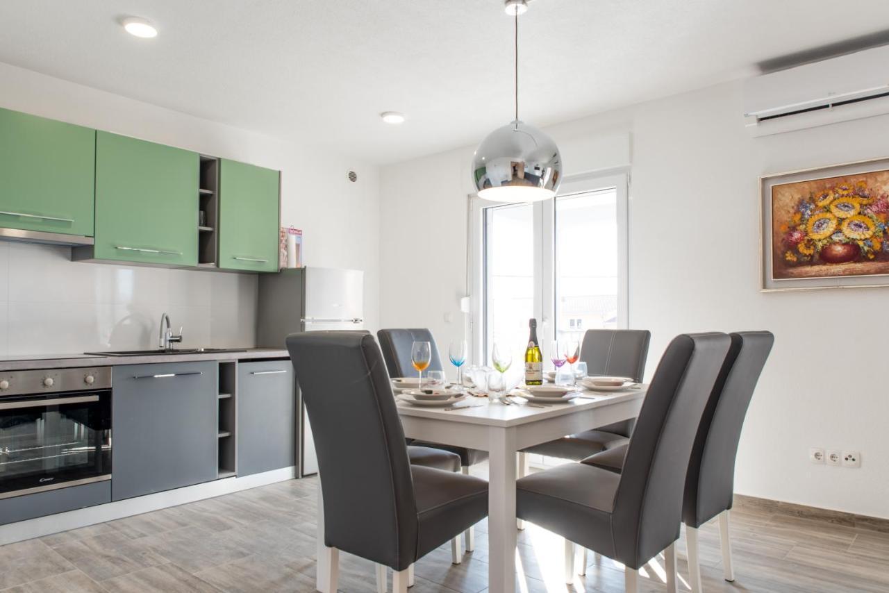 Apartments Zilic Kaštel Stari Екстериор снимка