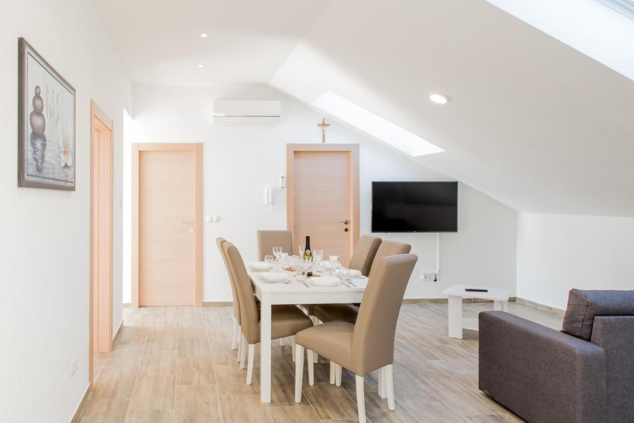 Apartments Zilic Kaštel Stari Екстериор снимка